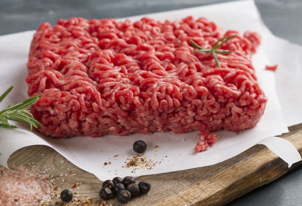 Проверка в чешских супермаркетах: на упаковке заявлено 50 % мяса, анализ показал 13 %
